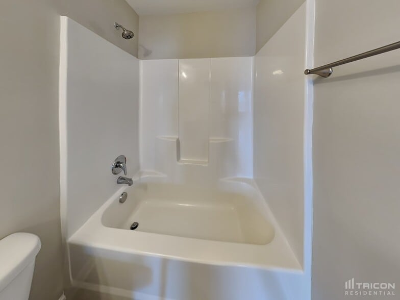 Building Photo - 42 Jones Creek Cir