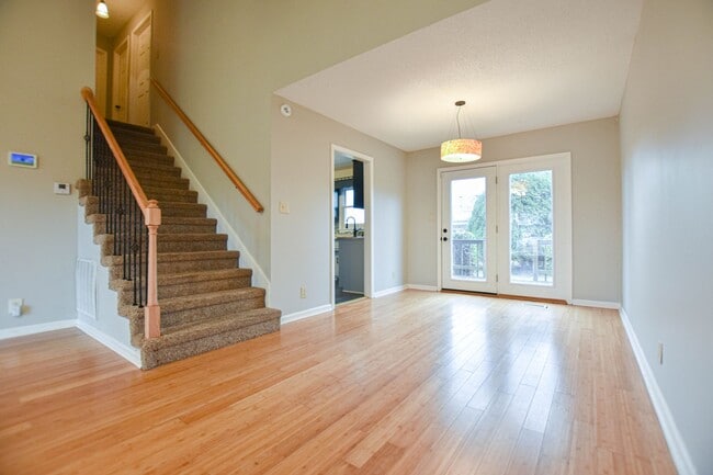 Building Photo - Pet Friendly Three Bedroom!