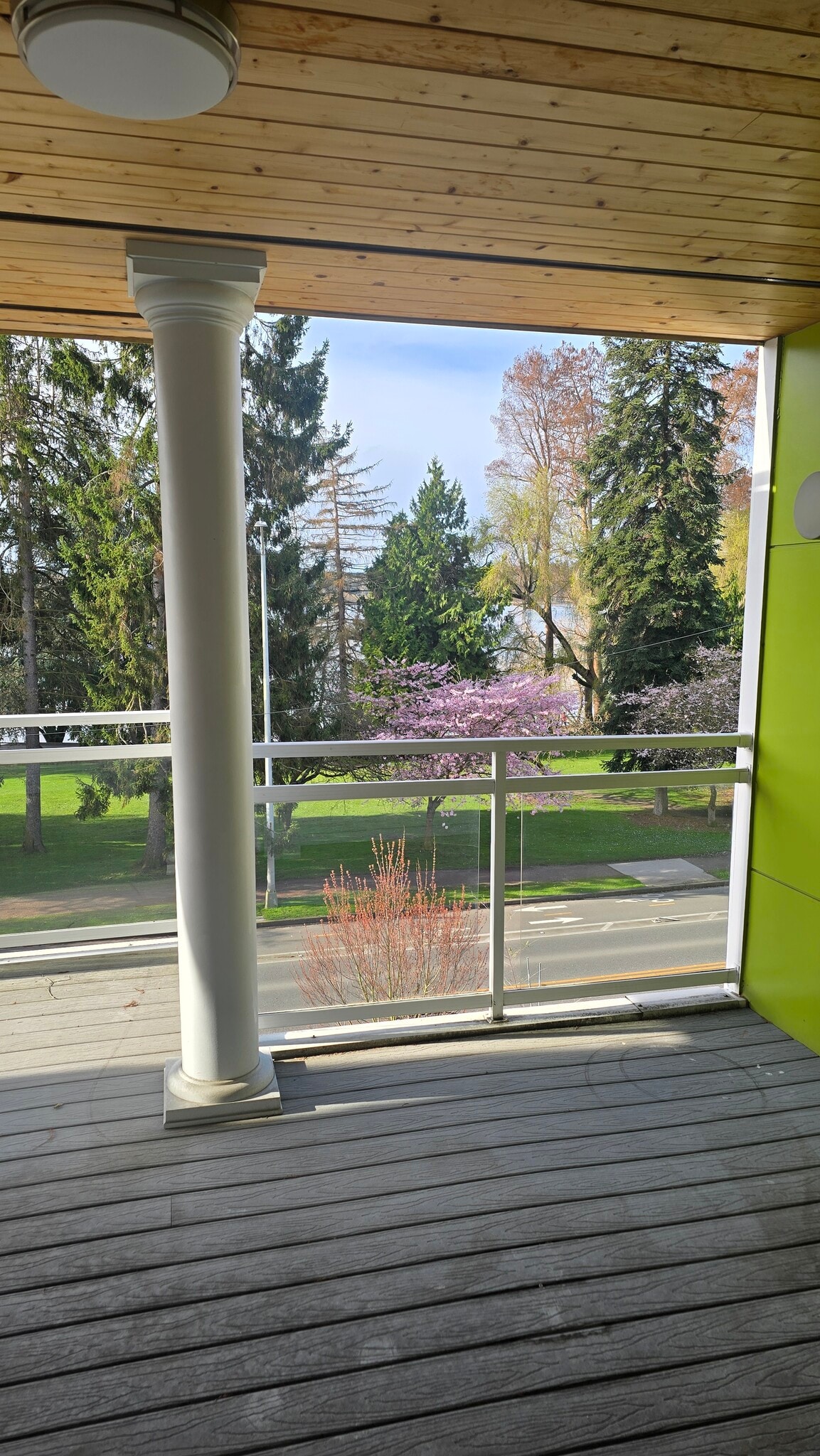 Building Photo - 7440 E Green Lake Dr N