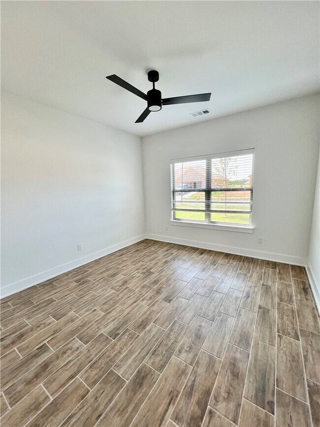 Building Photo - 146 N Banner Ave