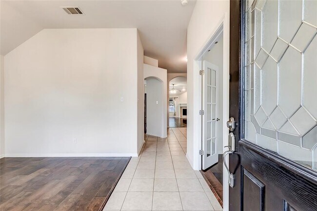 Building Photo - 15220 Fernhill Dr