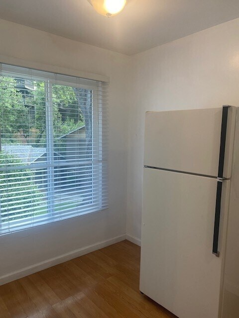 Nice window / refrigerator - 352 W Main St