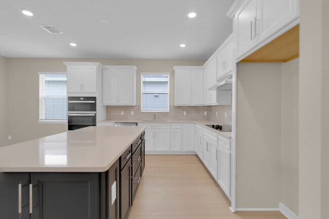 Building Photo - 2261 Mossy Vine Ave