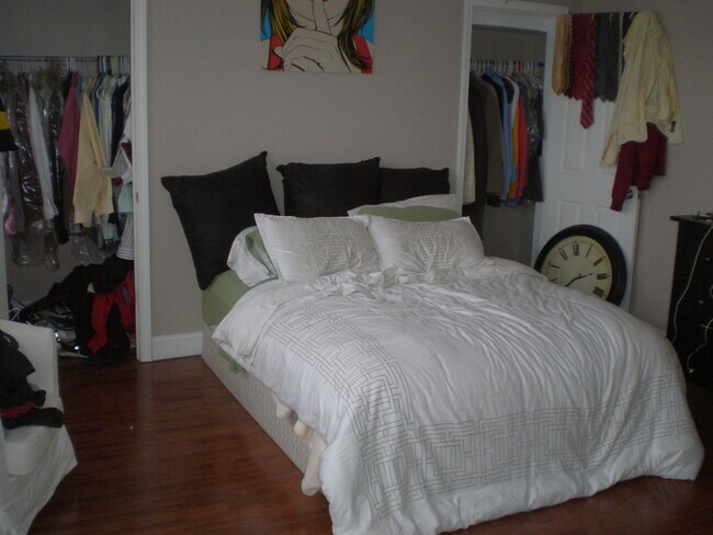 Building Photo - Cozy Rental - South Side