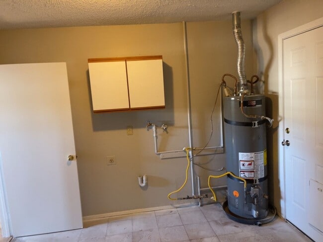 Building Photo - Henderson - 3 Bedrooms - 1 Baths - Corner Lot
