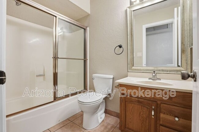 Building Photo - 2192 E Balboa Dr