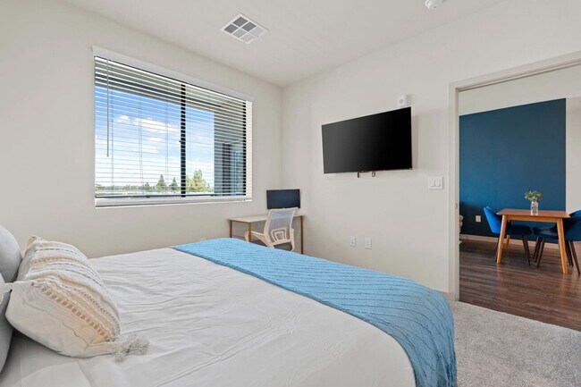 Building Photo - 711 W Broadway Rd