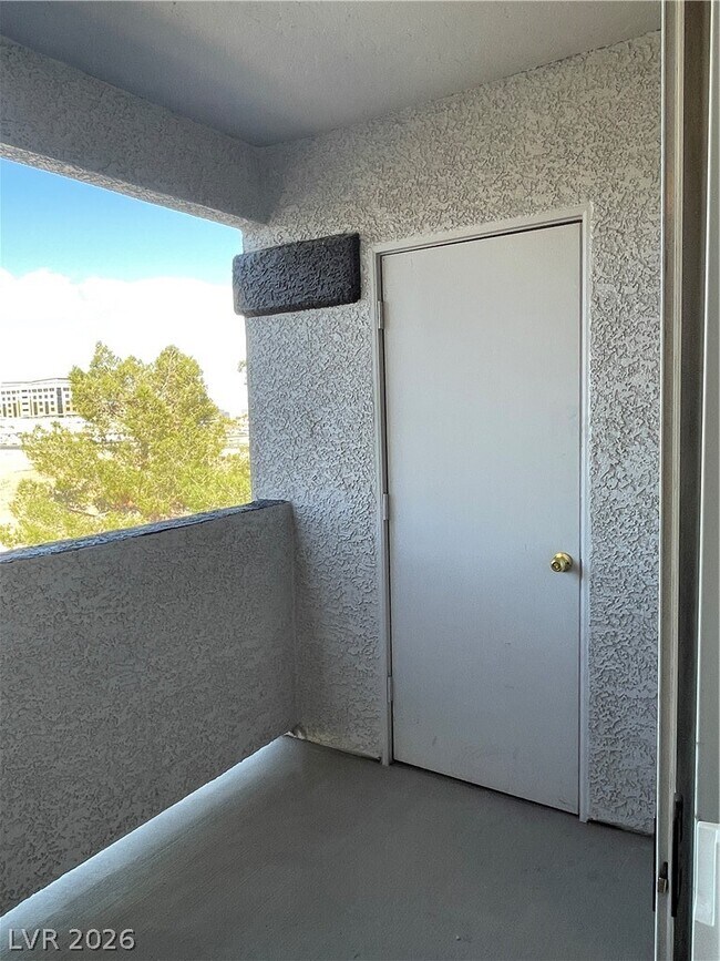 Building Photo - 7255 W Sunset Rd