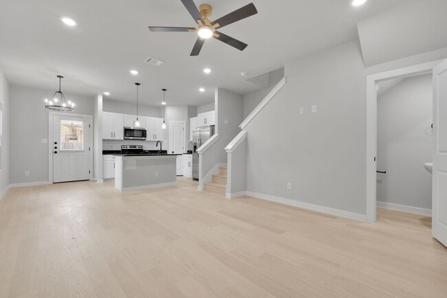 Building Photo - 521 Dakota St