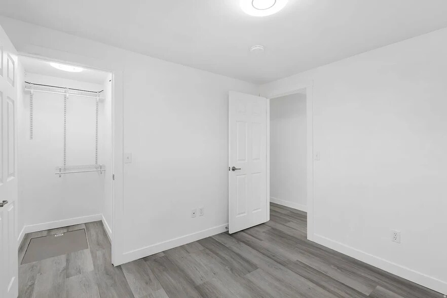 Building Photo - 6876 S 90 E