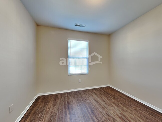 Building Photo - 423 Kerriann Ln