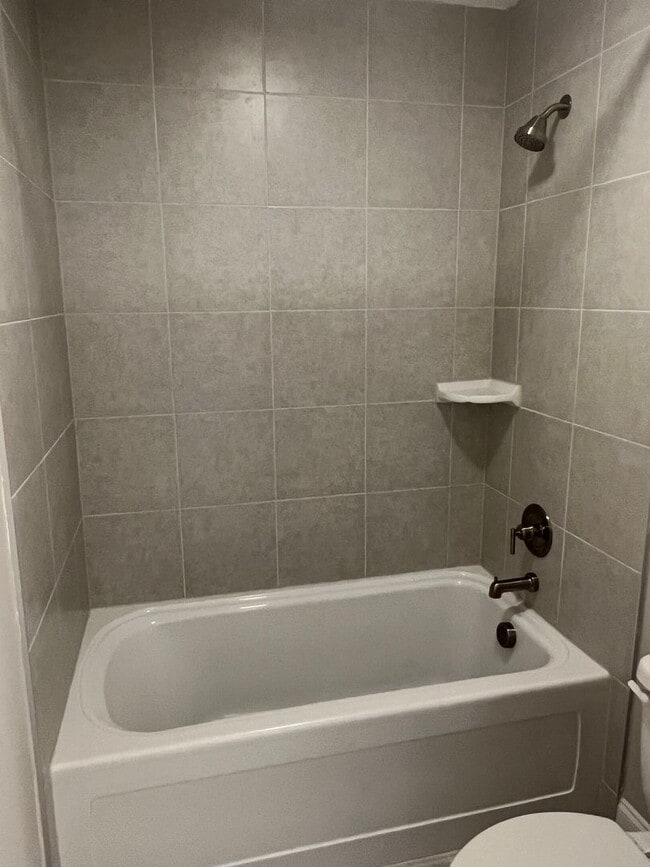 Building Photo - 3 Bedroom Townhouse in Washington Square!-...