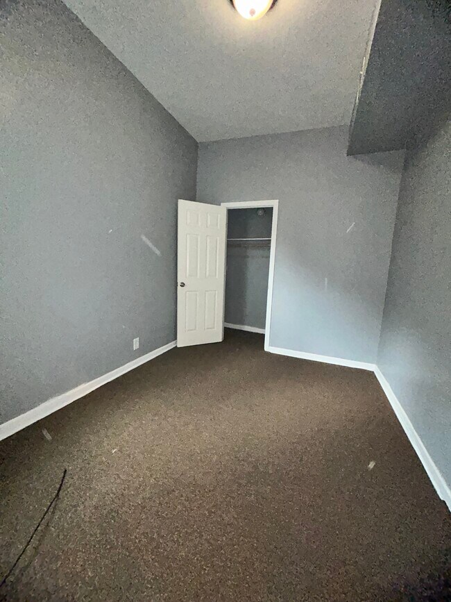 Building Photo - 146 W 66th St