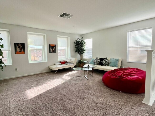 Building Photo - 4 Bedroom Single Family Home in Elk Grove