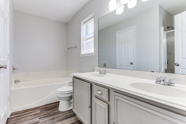 Building Photo - Adorable 3-Bed with Open Floor Plan & Dream Backyard