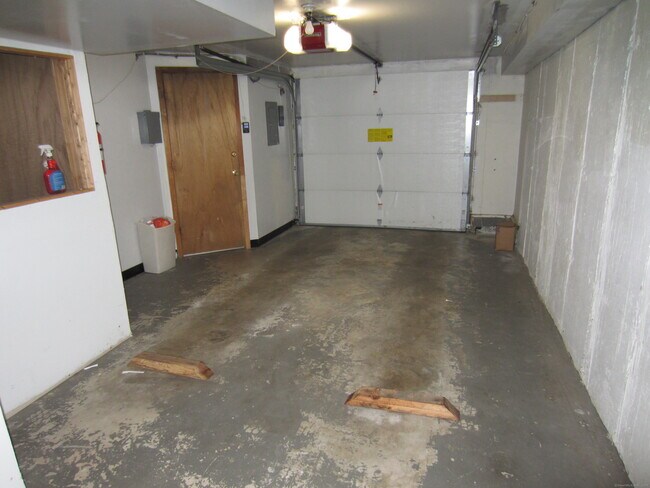 Building Photo - 229 Branford Rd