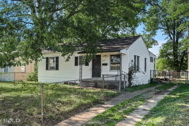 Building Photo - 2617 Waggoner Ave
