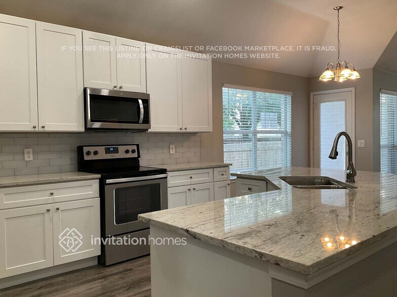 Building Photo - 713 Geary Dr