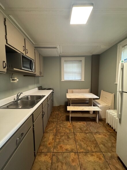 Building Photo - 169 Paddock St