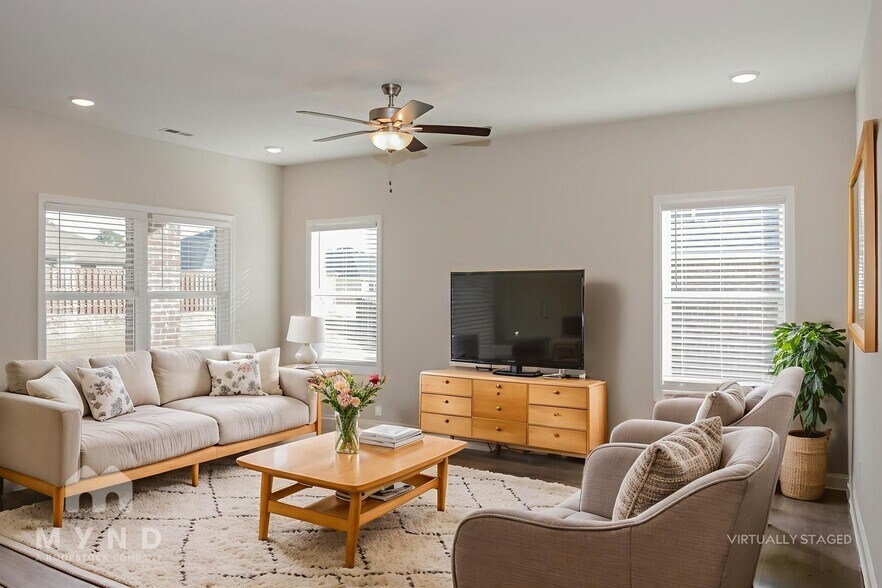 Building Photo - 221 Pine Is Ave