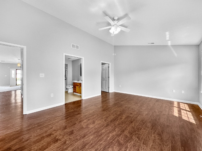 Building Photo - Beautiful 2 Beds 2 Baths Villa in Far South