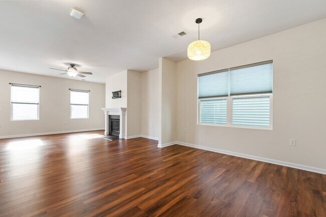 Building Photo - Charming, Well-Maintained Home in Central Morrisville!