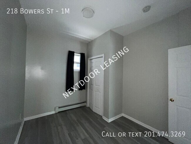 Building Photo - 218 Bowers St