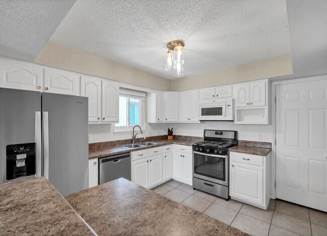 Building Photo - Home in Cedar Ridge