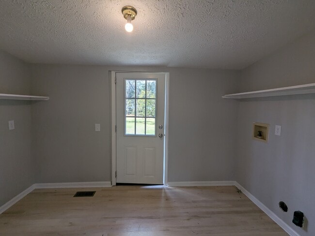 Building Photo - 272 Victory Dr