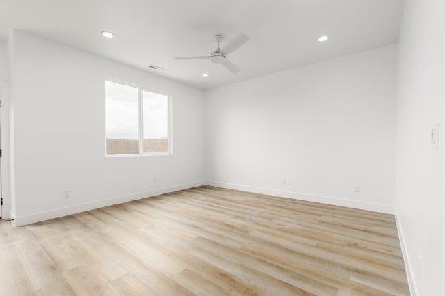 Building Photo - 2026 W 380 N