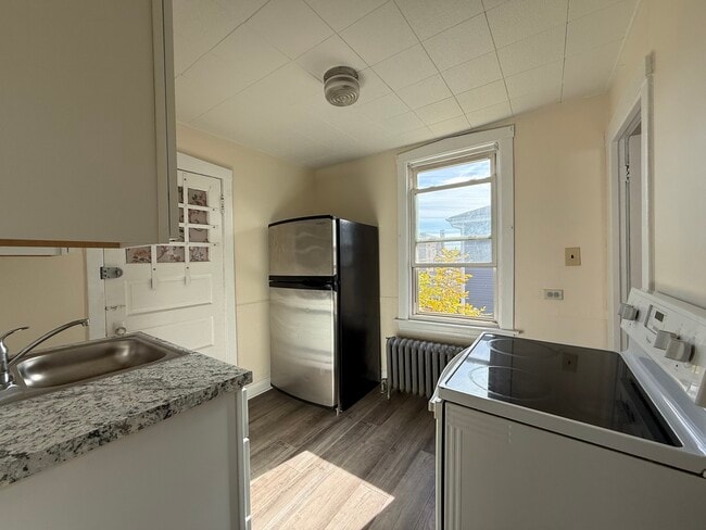 Building Photo - 2053 N Kenneth Ave