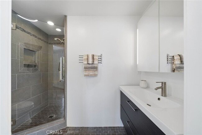 Building Photo - 215 Monterey Dr