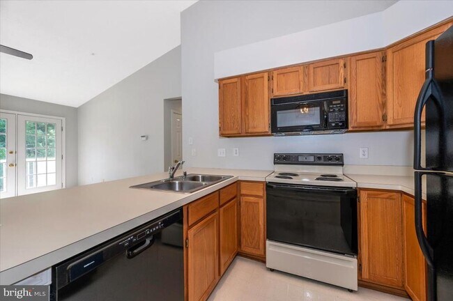 Building Photo - 6330 Bayberry Ct