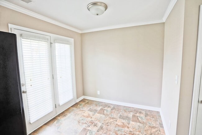 Building Photo - 315 Sam Houston Cir