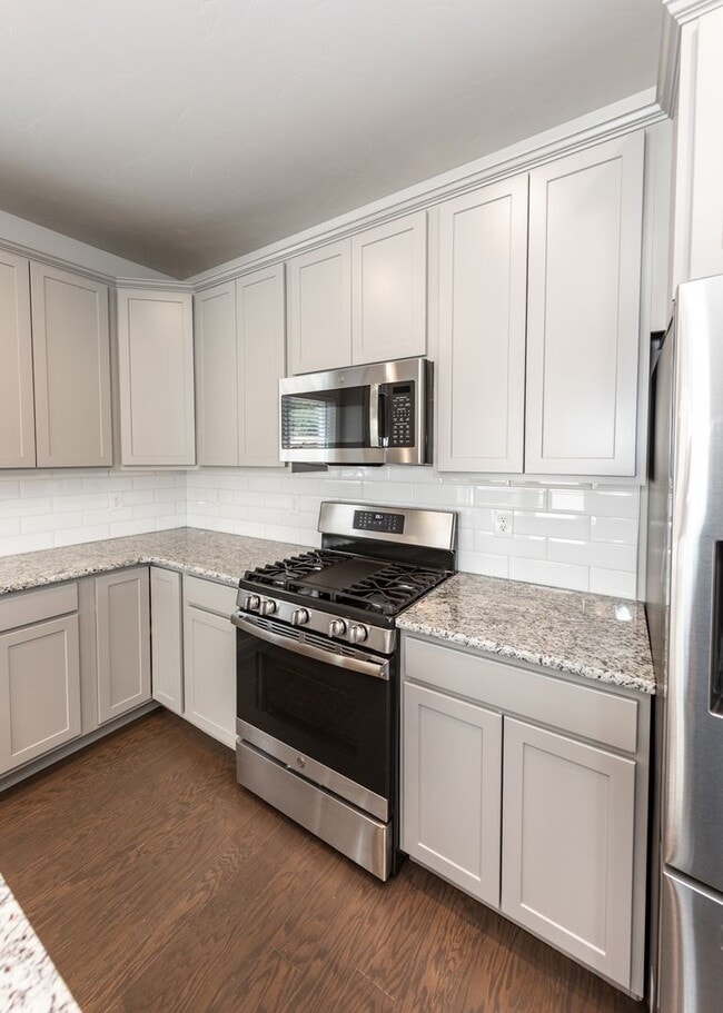Building Photo - 5389 Sky Top Ln