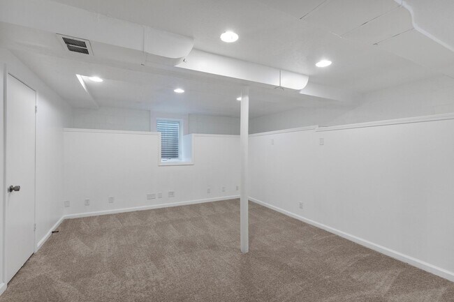 Building Photo - 5122 S 37th St