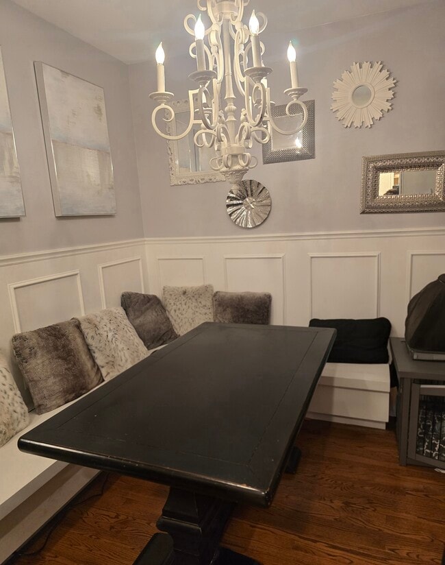 Building Photo - 1802 W Diversey Pkwy