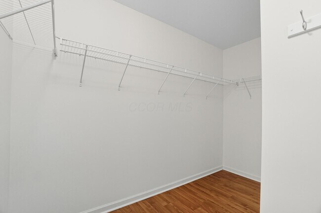 Building Photo - 5468 Nottinghamshire Ln