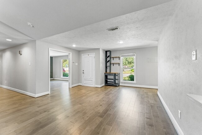 Building Photo - 2515 Blue Willow Dr