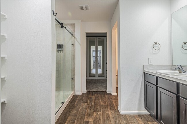 Building Photo - 5110 Hedgerose Ln