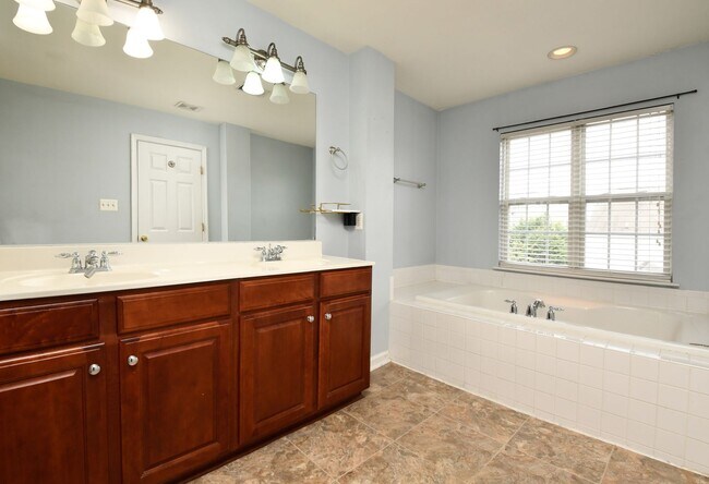 Building Photo - Idlewild Townhome for Rent