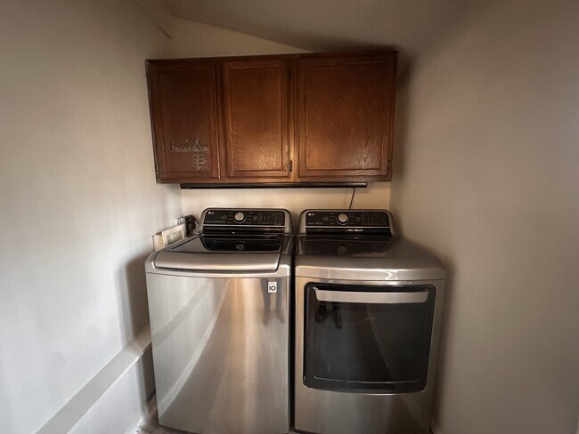 Building Photo - 542 Wagon Trail Rd