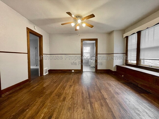Building Photo - 839 W Larch Ave