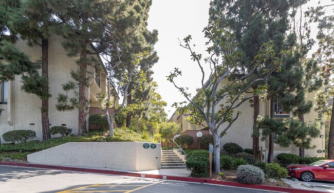 Building Photo - 11260 Overland Ave