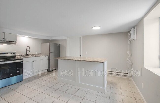 Building Photo - 2081 Hillview Rd