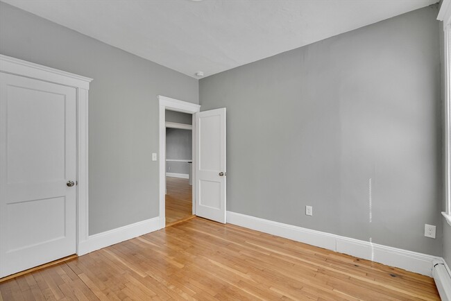 Building Photo - 142 Sutherland Rd
