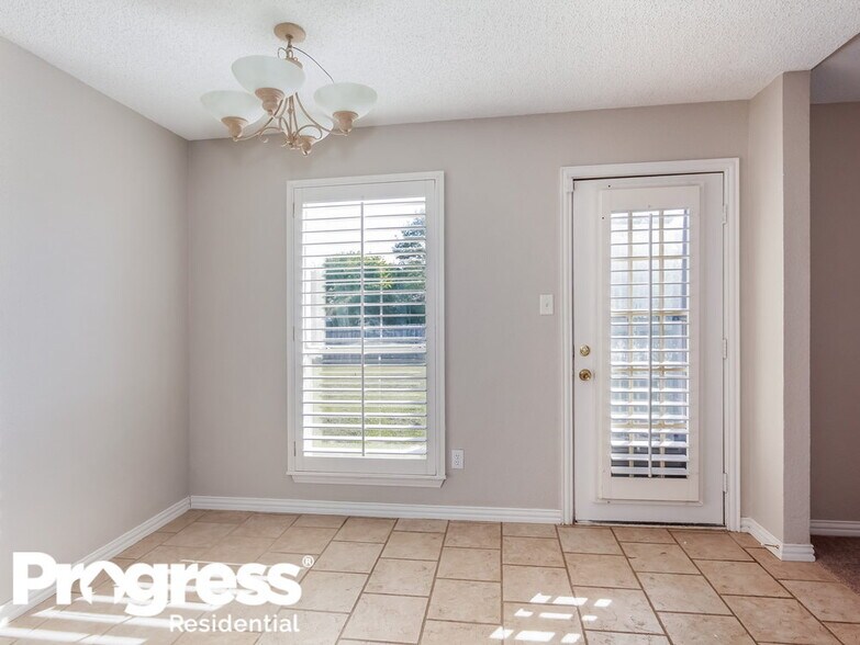 Building Photo - 4079 Tulip Tree Dr