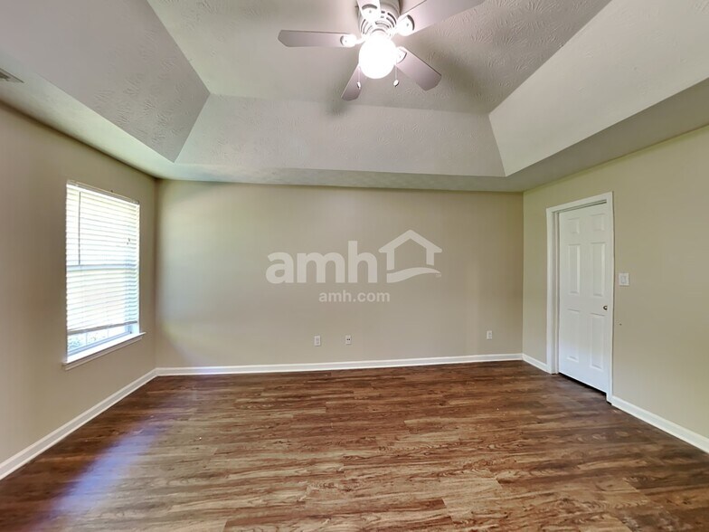 Building Photo - 4170 Monarch Dr