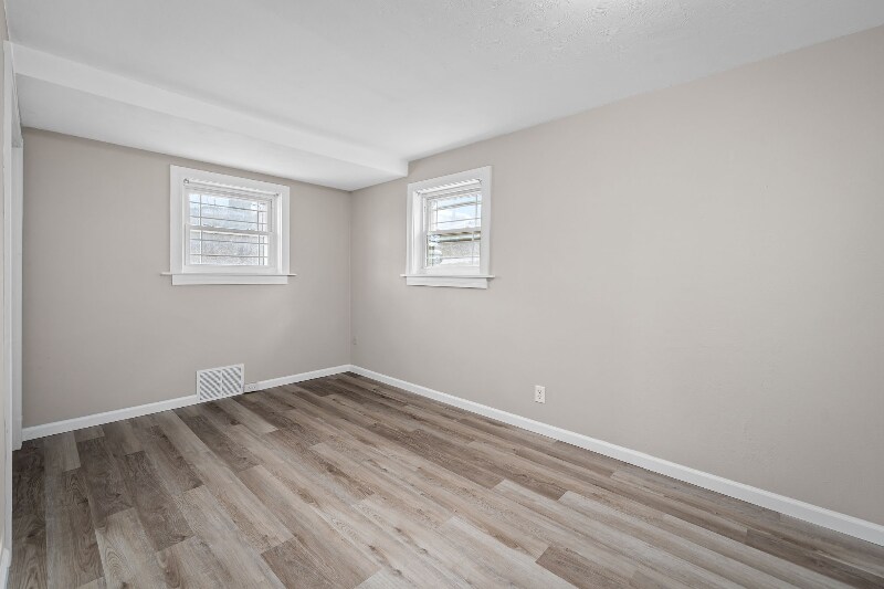 Building Photo - 807 Thomas Ave