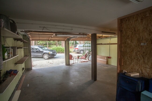 Building Photo - 1205 NW Crosby Ave